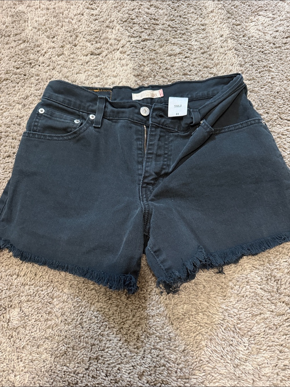 Levi’s 550 cut off shorts Size 6
